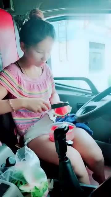 女司机如何吃瓜,揭秘娱乐圈吃瓜背后的故事